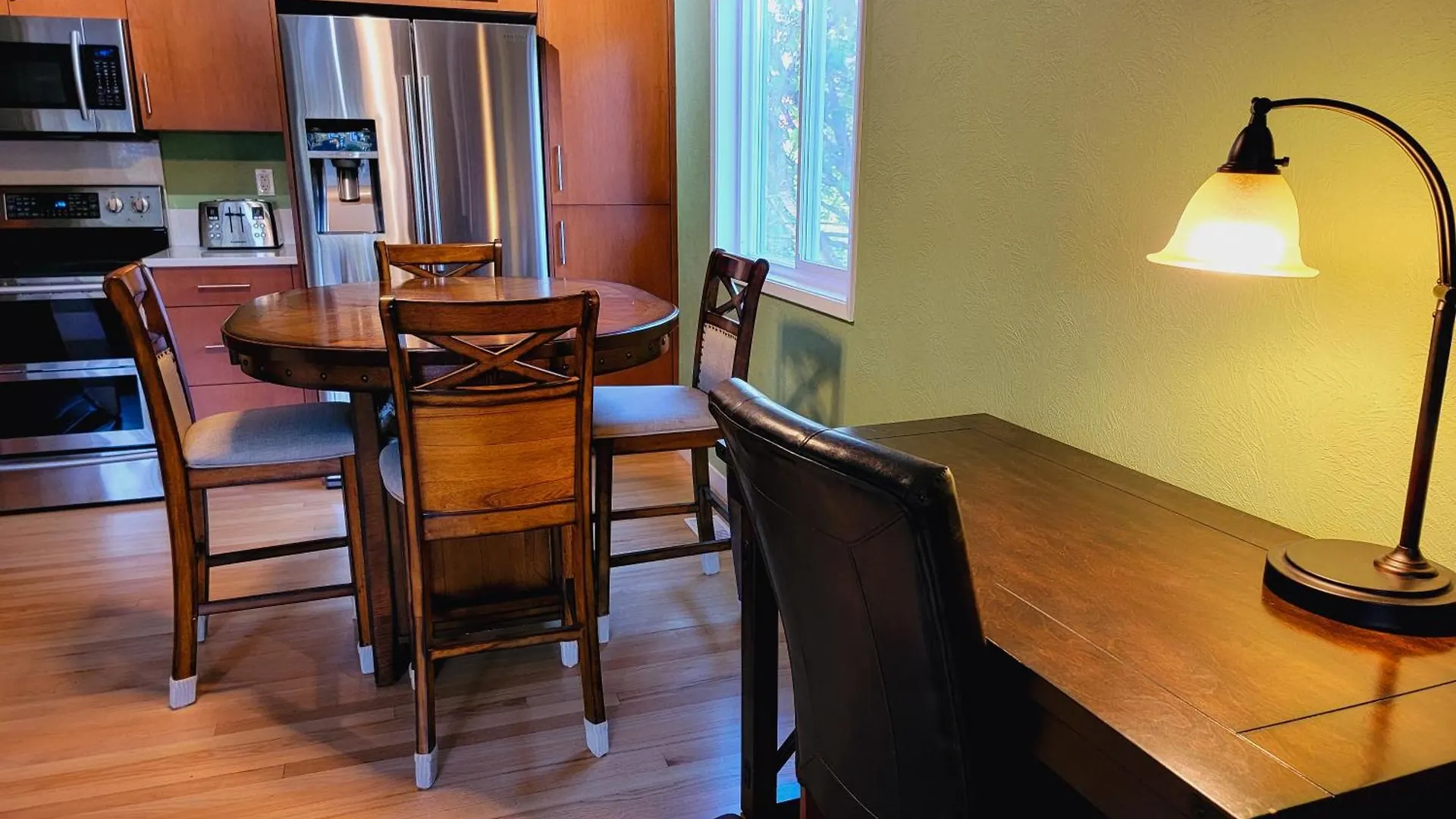 Hotel James Bay Inn Hotel, Suites & Cottage Victoria