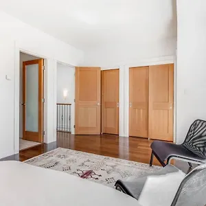 Cedar Hill Sunlit - Bright Spacious & Modern Canada