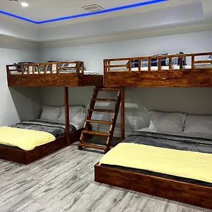Modern Spacious For Big Group Canada