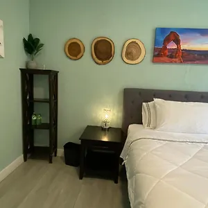Гостевой дом Hudson Homes, Виктория