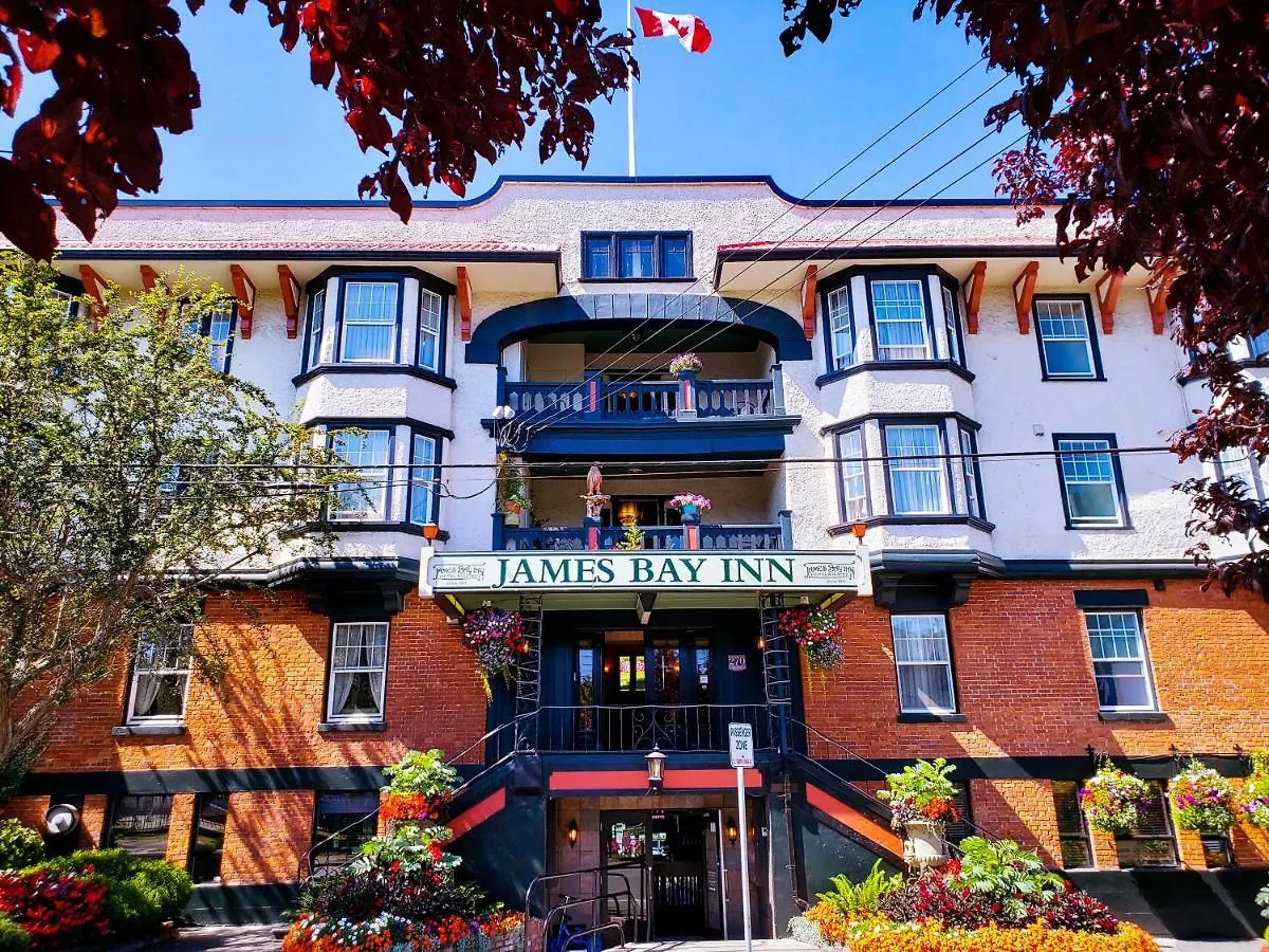 James Bay Inn Hotel, Suites & Cottage location