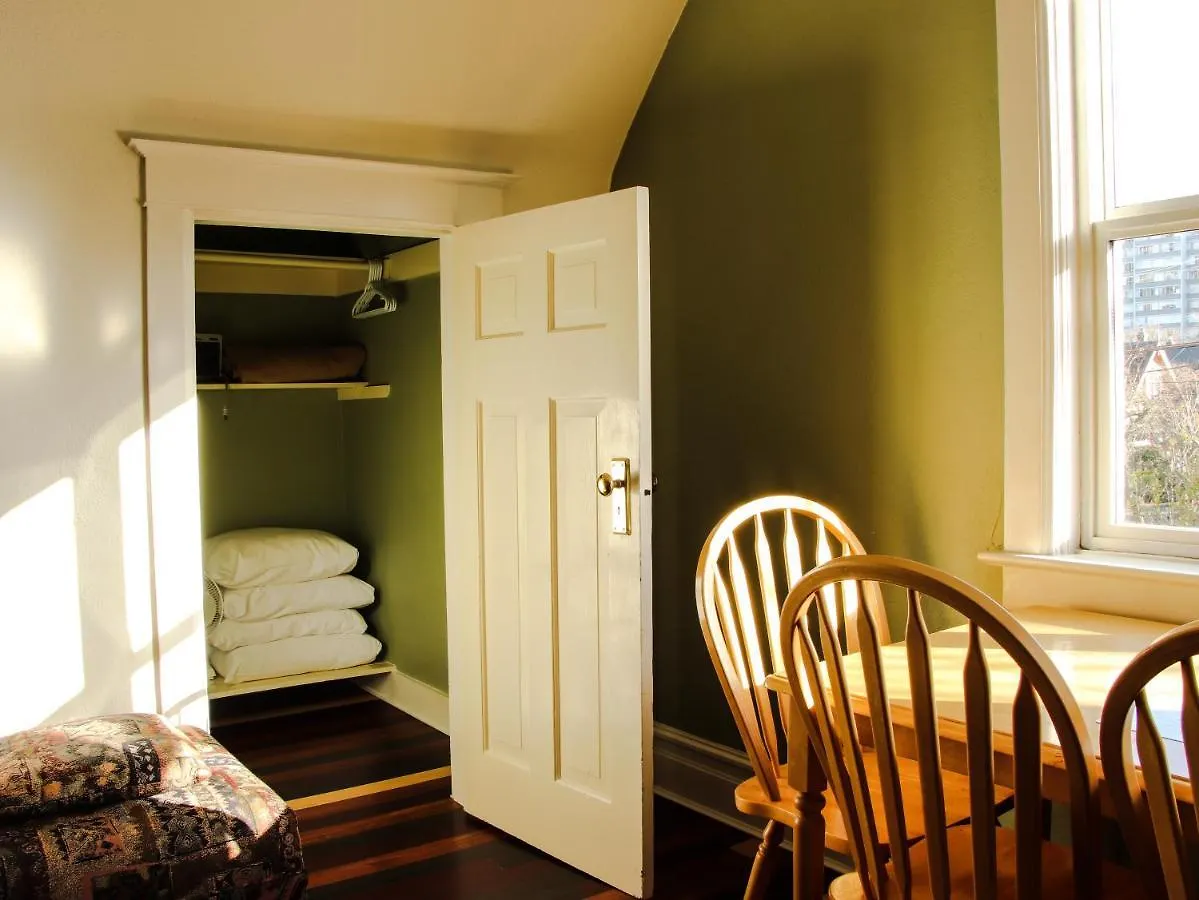Hotel James Bay Inn Hotel, Suites & Cottage Victoria