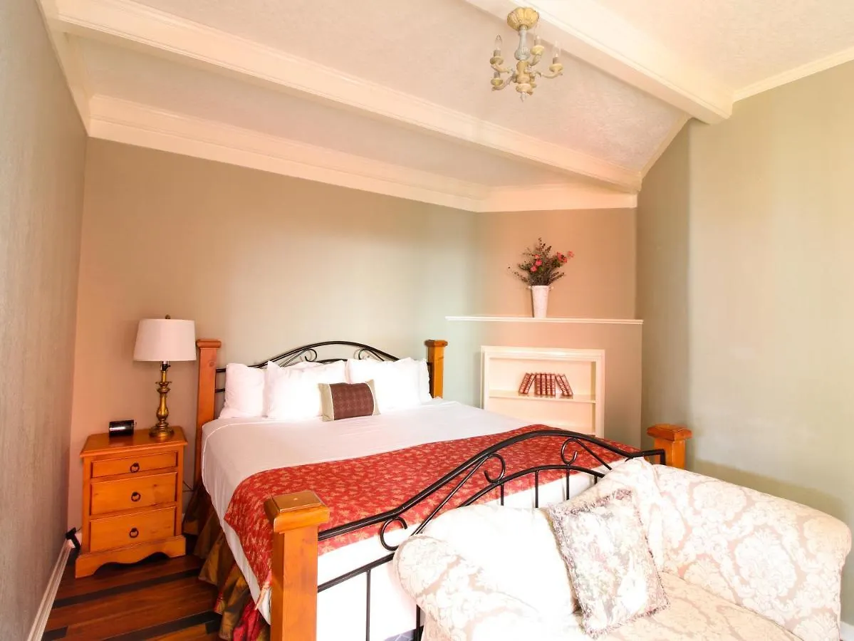Hotel James Bay Inn Hotel, Suites & Cottage Victoria